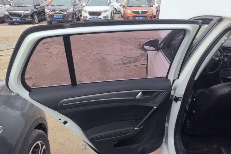 Used Volkswagen Golf 2016 230TSI Automatic Luxury Version
