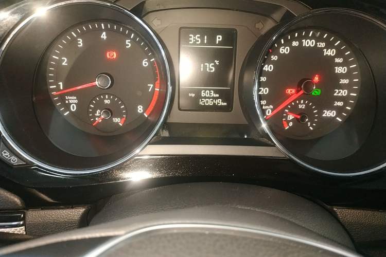 Used Volkswagen Sagitar 2015 230TSI Automatic Comfort Version
