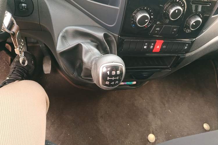 Used Iveco Eurocargo 2021 2.0T Manual - Yunrui Short Wheelbase Low-Roof Side-Sliding Door F1A
