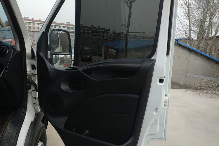 Used Iveco Eurocargo 2021 2.0T Manual - Yunrui Short Wheelbase Low-Roof Side-Sliding Door F1A
