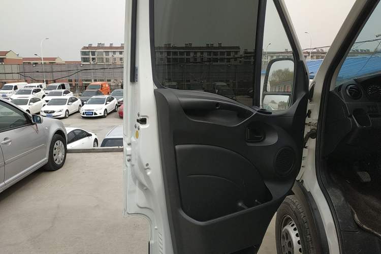 Used Iveco Eurocargo 2021 2.0T Manual - Yunrui Short Wheelbase Low-Roof Side-Sliding Door F1A
