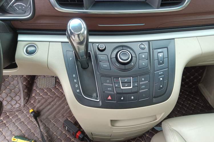 Used Buick GL8 2018 28T Luxury Model China VI Standard
