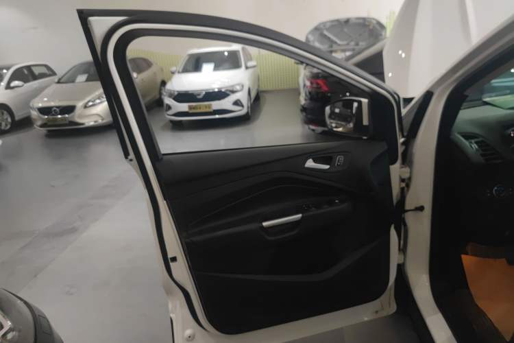 TDK.VehicleDetails.img