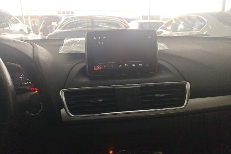 Used Mazda Mazda 3 Axela 2016 Sedan 1.5L Automatic Luxury Model
