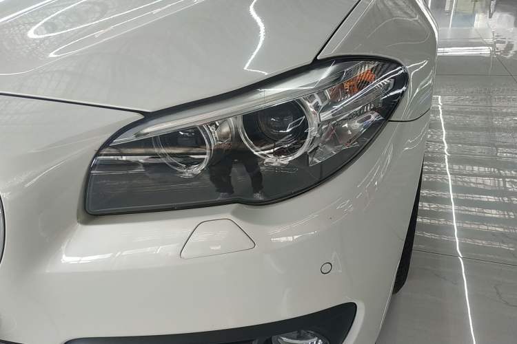 Used BMW 5 Series 2014 520i Elegant Edition
