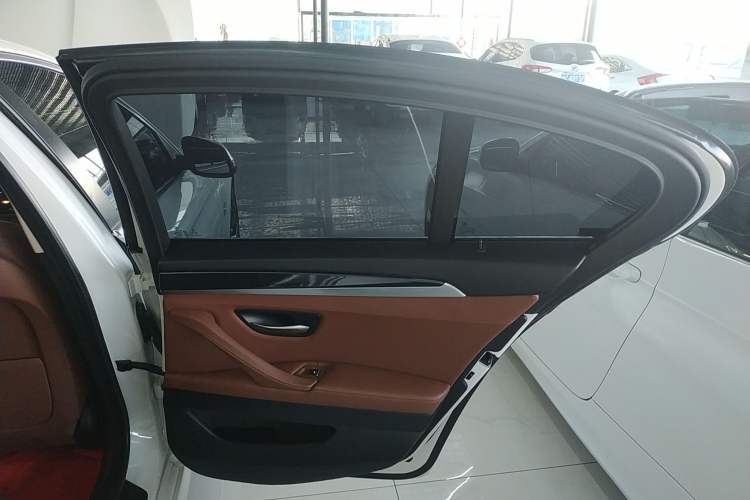 Used BMW 5 Series 2014 520i Elegant Edition
