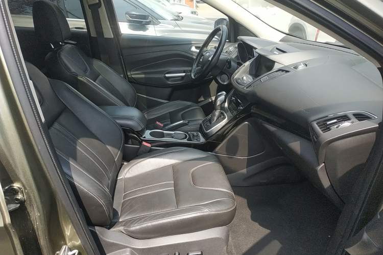 Used Ford Kuga 2015 2.0L GTDi Four-Wheel-Drive Sport Model
