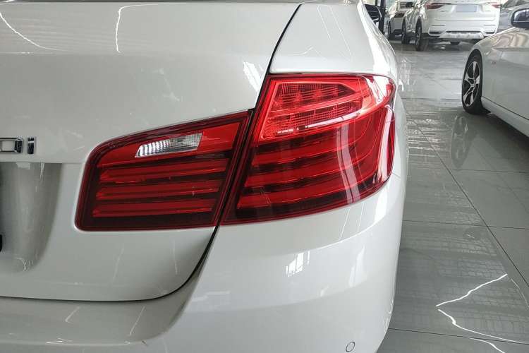 Used BMW 5 Series 2014 520i Elegant Edition
