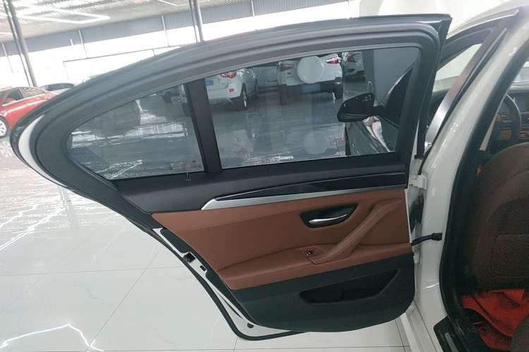 Used BMW 5 Series 2014 520i Elegant Edition
