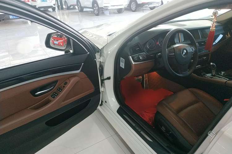 Used BMW 5 Series 2014 520i Elegant Edition
