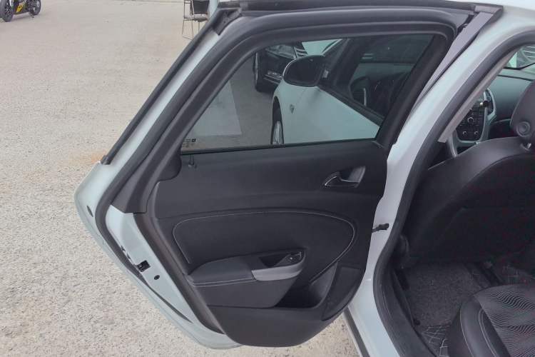 Used Buick GT 2014 XT 1.6L Automatic Fashion Edition
