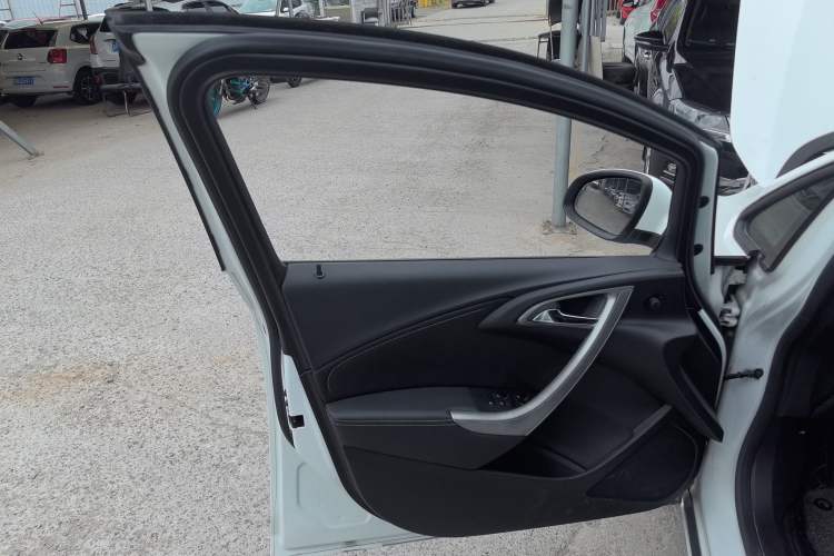 Used Buick GT 2014 XT 1.6L Automatic Fashion Edition
