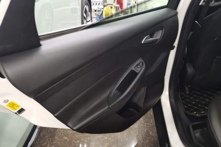 Used Ford Focus 2017 Sedan 1.6L Manual Fashion Edition Smart Drive Version
