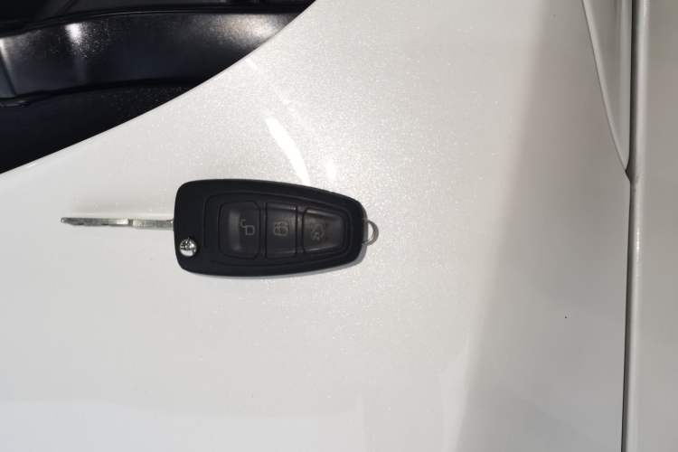 Used Ford Focus 2017 Sedan 1.6L Manual Fashion Edition Smart Drive Version
