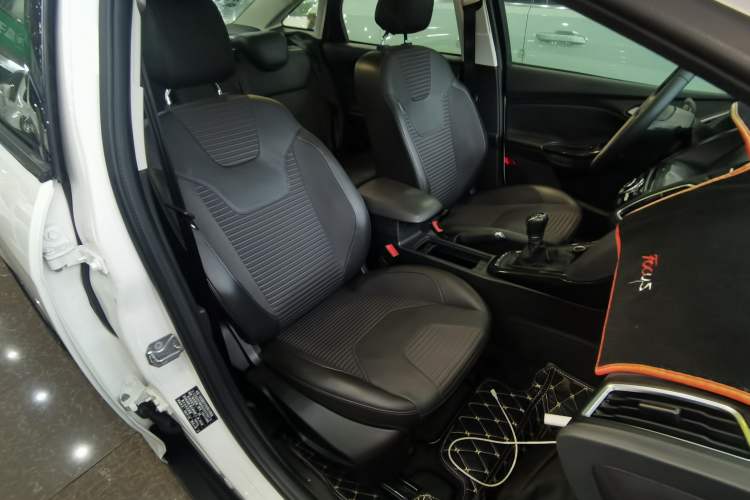 Used Ford Focus 2017 Sedan 1.6L Manual Fashion Edition Smart Drive Version
