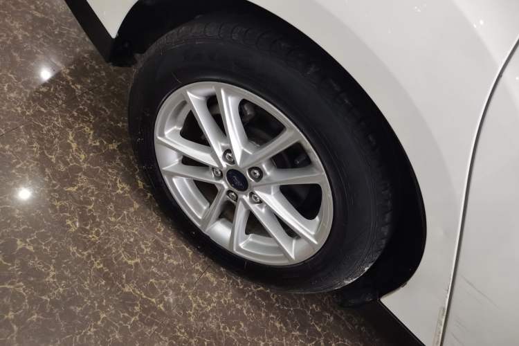 Used Ford Focus 2017 Sedan 1.6L Manual Fashion Edition Smart Drive Version
