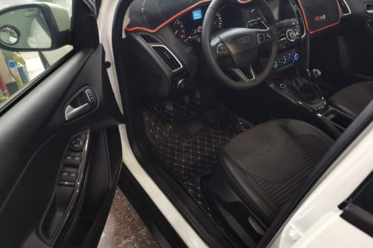 Used Ford Focus 2017 Sedan 1.6L Manual Fashion Edition Smart Drive Version
