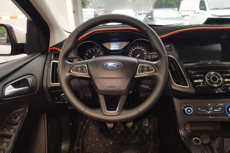 Used Ford Focus 2017 Sedan 1.6L Manual Fashion Edition Smart Drive Version
