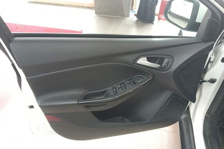 Used Ford Focus 2018 Sedan Classic 1.6L Automatic Trendy SmartDrive Edition
