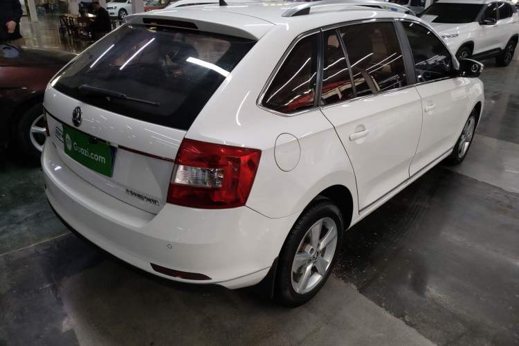 Used Skoda Rapid Spaceback 2018 1.6L Automatic Comfort Edition
