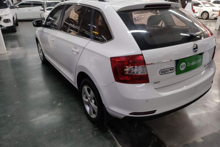 Used Skoda Rapid Spaceback 2018 1.6L Automatic Comfort Edition
