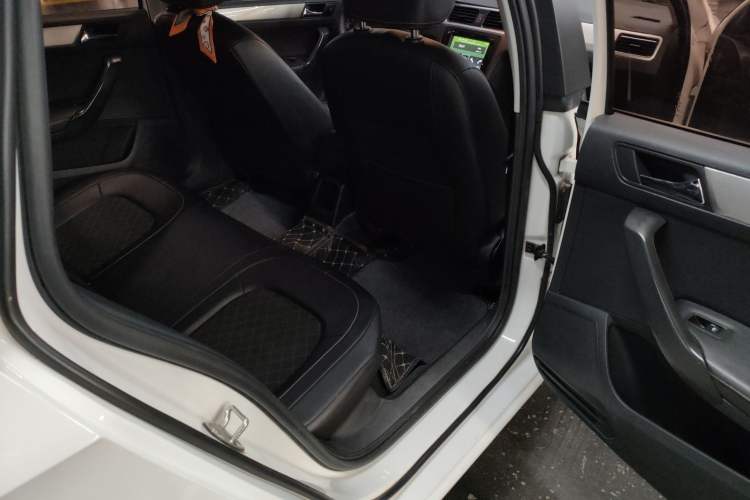 Used Skoda Rapid Spaceback 2018 1.6L Automatic Comfort Edition
