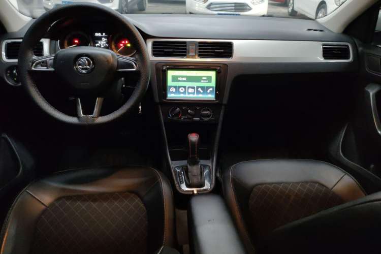 Used Skoda Rapid Spaceback 2018 1.6L Automatic Comfort Edition
