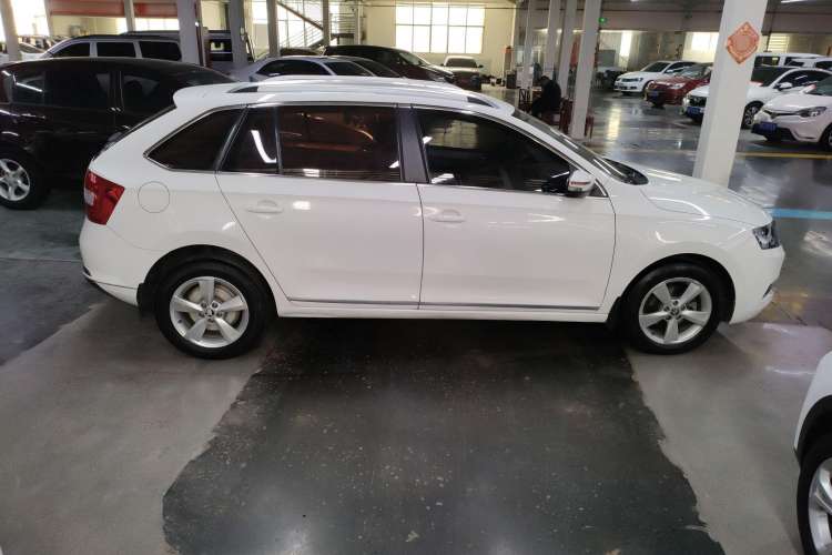 Used Skoda Rapid Spaceback 2018 1.6L Automatic Comfort Edition
