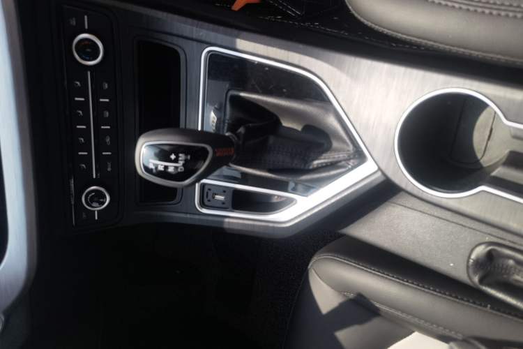 Used Geely Auto Vision 2019 Upgraded Model 1.5L Automatic Luxury Version China V Standard
