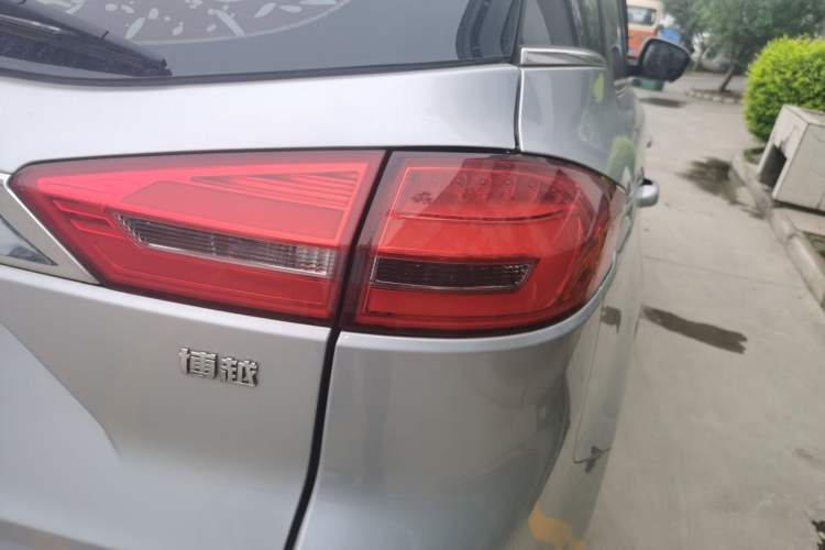 Used Geely Auto Emgrand X7 Sport 2016 1.8TD Automatic ZhiZun Version
