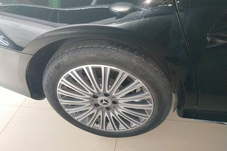 Used Mercedes-Benz E-Class 2019 E 300 L Sporty and Stylish Model
