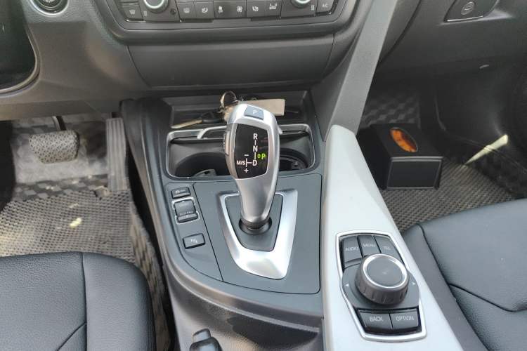 Used BMW 3 Series GT 2016 320i Fashion Model
