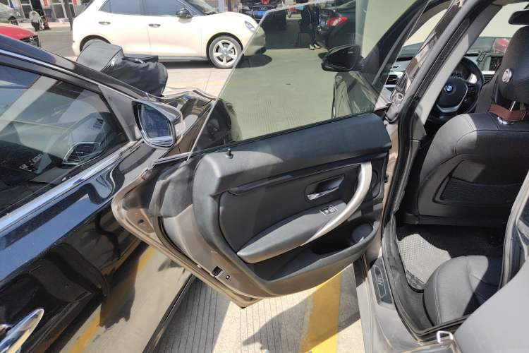 Used BMW 3 Series GT 2016 320i Fashion Model
