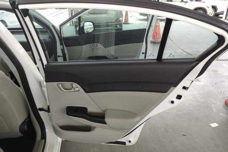 Used Honda Civic 2014 1.8L automatic comfort version
