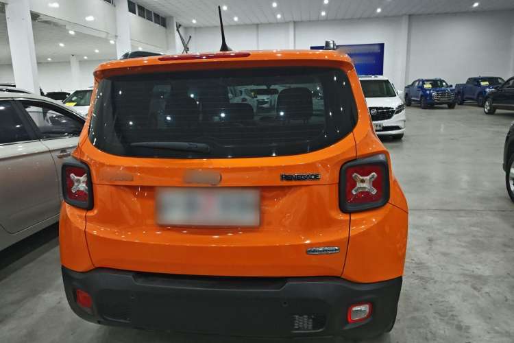 Used  Renegade 2018 Connected Large Screen Version 180T Automatic High-Energy Edition
