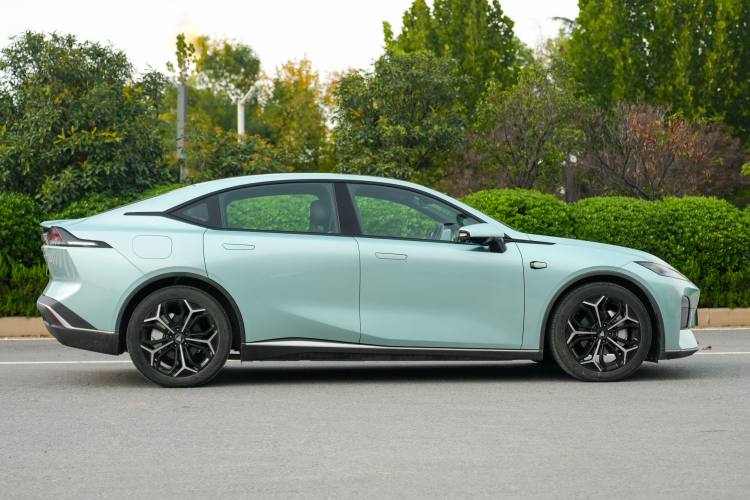 Used  SL03 2023 200Max Range-Extended Version
