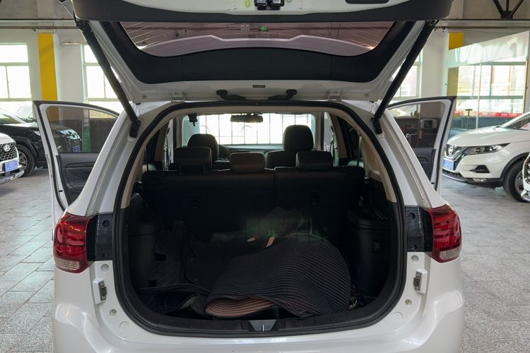 Used Mitsubishi Outlander 2019 2.0L Two-Wheel Drive Comfort Edition 5 Seats China V Standard