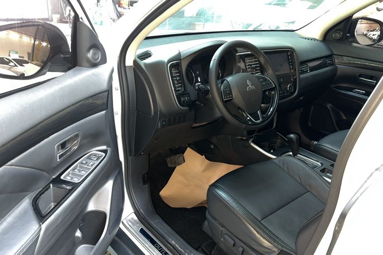 Used Mitsubishi Outlander 2019 2.0L Two-Wheel Drive Comfort Edition 5 Seats China V Standard