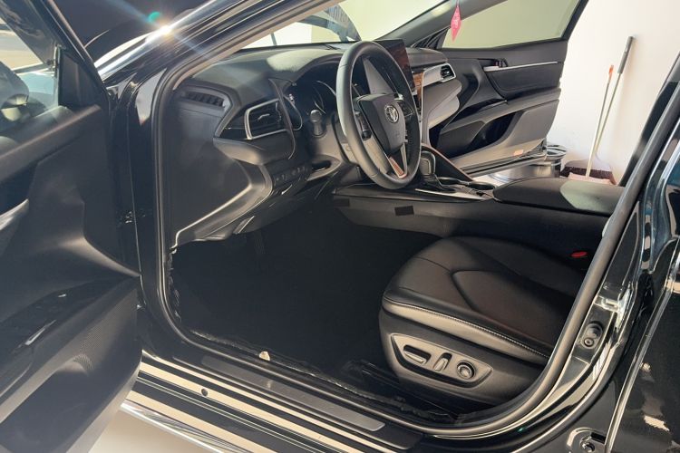 Used Toyota Camry 2023 2.0G Luxury Edition