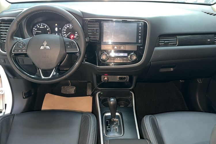 Used Mitsubishi Outlander 2019 2.0L Two-Wheel Drive Comfort Edition 5 Seats China V Standard