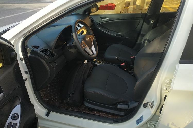 Used Hyundai Verna Ray 2016 1.4L Automatic Leading-Edge GLX