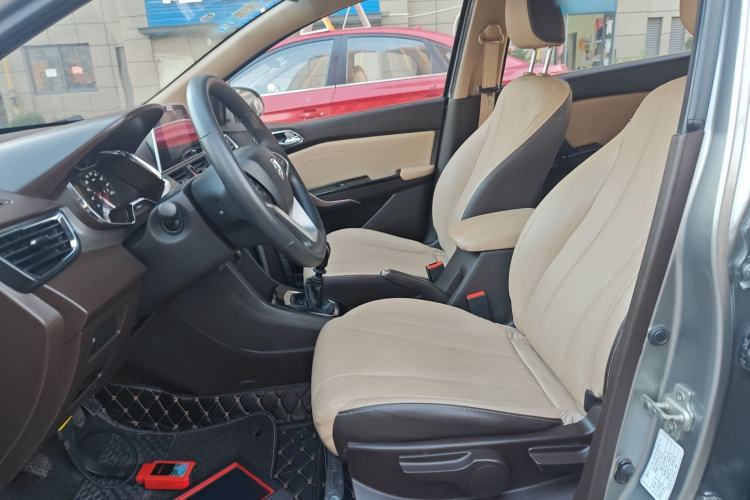 Used Baojun 310W 2017 1.5L Manual Fashion Model China V
