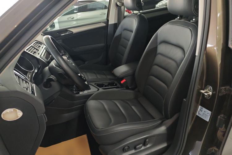 Used Volkswagen Tiguan L 2019 330TSI Automatic Two-Wheel Drive Smart Luxury Version China VI Standard
