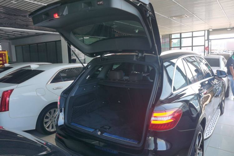 Used Mercedes-Benz GLC 2018 Facelift GLC 260 4MATIC Luxury Edition
