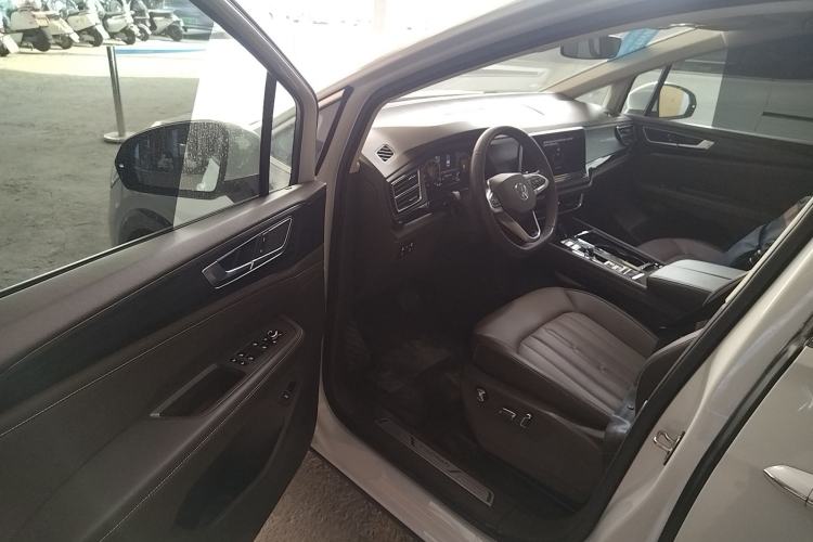 Used Volkswagen Viloran 2024 330TSI Luxury Edition