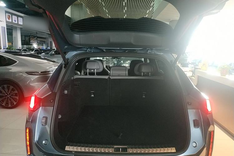 Used Lynk & Co 08 EM-P 2025 220 km All-Wheel-Drive Performance Halo
