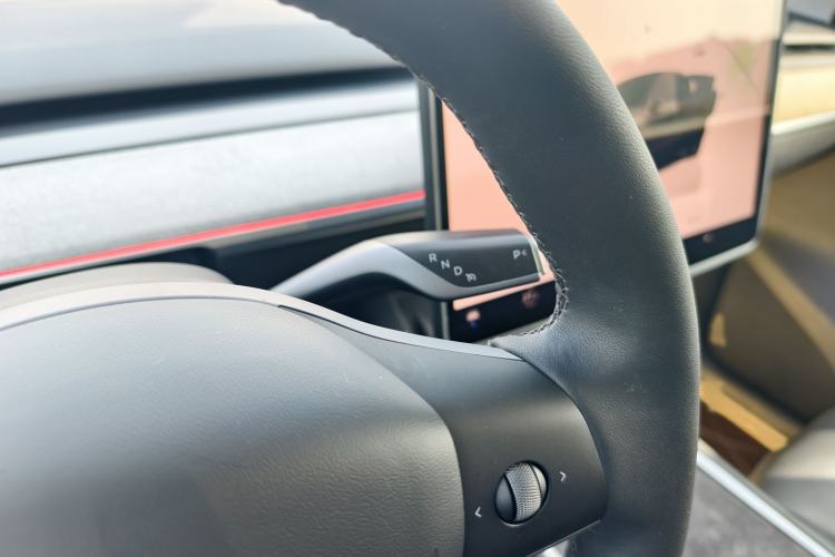 Used Tesla Model Y 2023 Rear-Wheel-Drive Version
