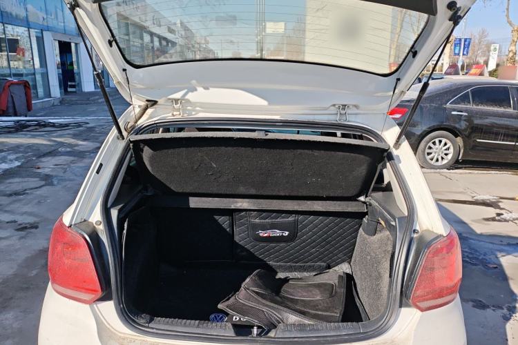 Used Volkswagen Polo 2016 1.6L Automatic Comfort Model
