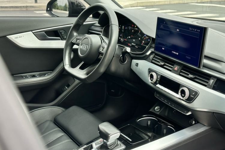 Used Audi A4L 2022 40 TFSI Luxury Dynamic Model
