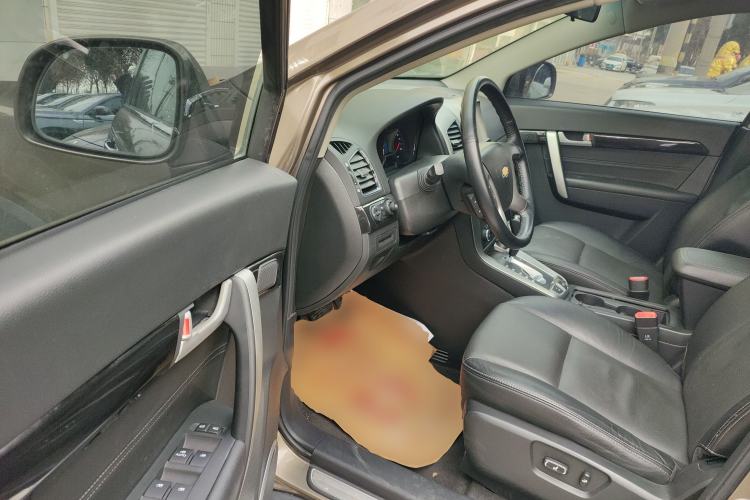Used Chevrolet Captiva 2015 2.4L 4x4 Flagship Edition 7-Seater
